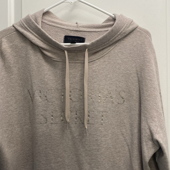 Victoria's Secret Pullover Long Sleeve Hooded Sweatshirt Size Medium - Picture 2 of 9